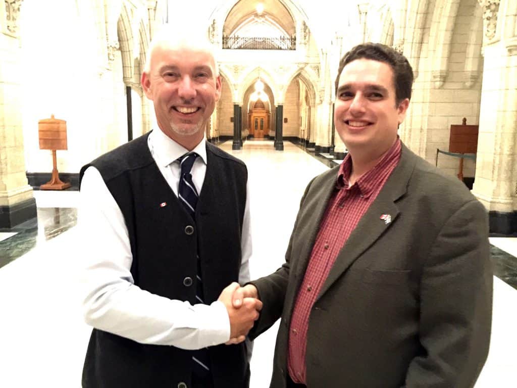 Le député David Graham recrute son bras droit