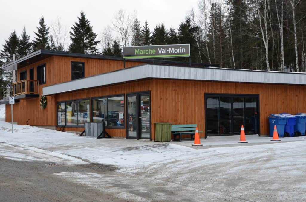 Un inconnu s’empare d’un présentoir de billets de Loto-Québec