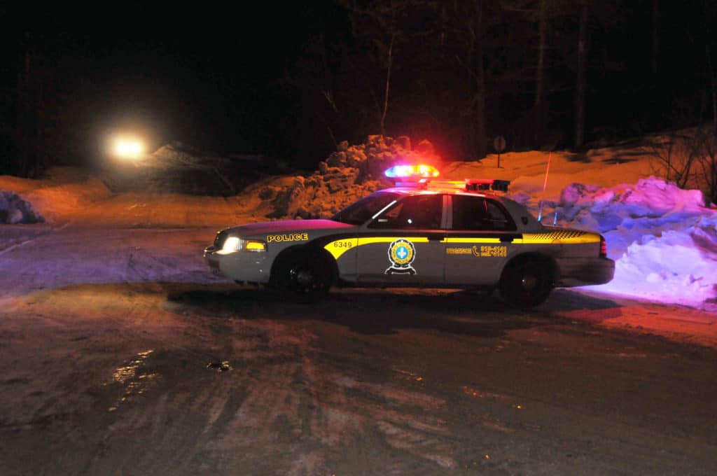 Il vole un taxi et tombe sur la police