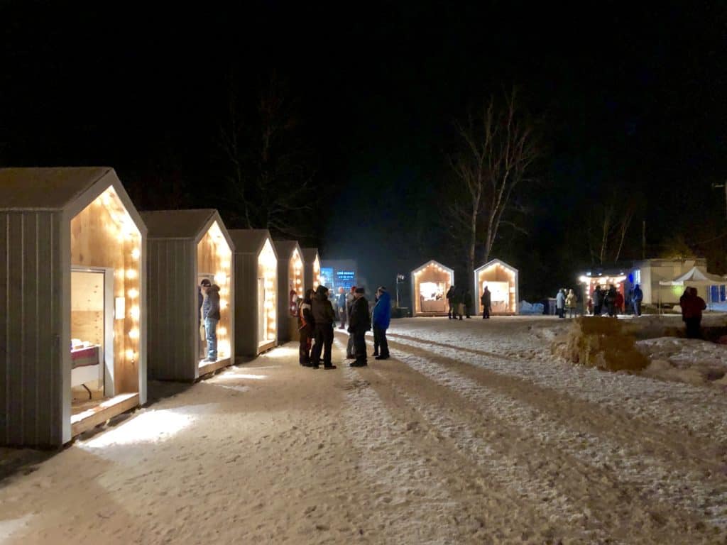 Un marché de Noël animé au cœur du village de Val-Morin