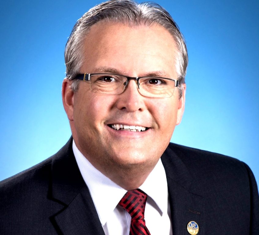 Le député St-Denis vertement critiqué!
