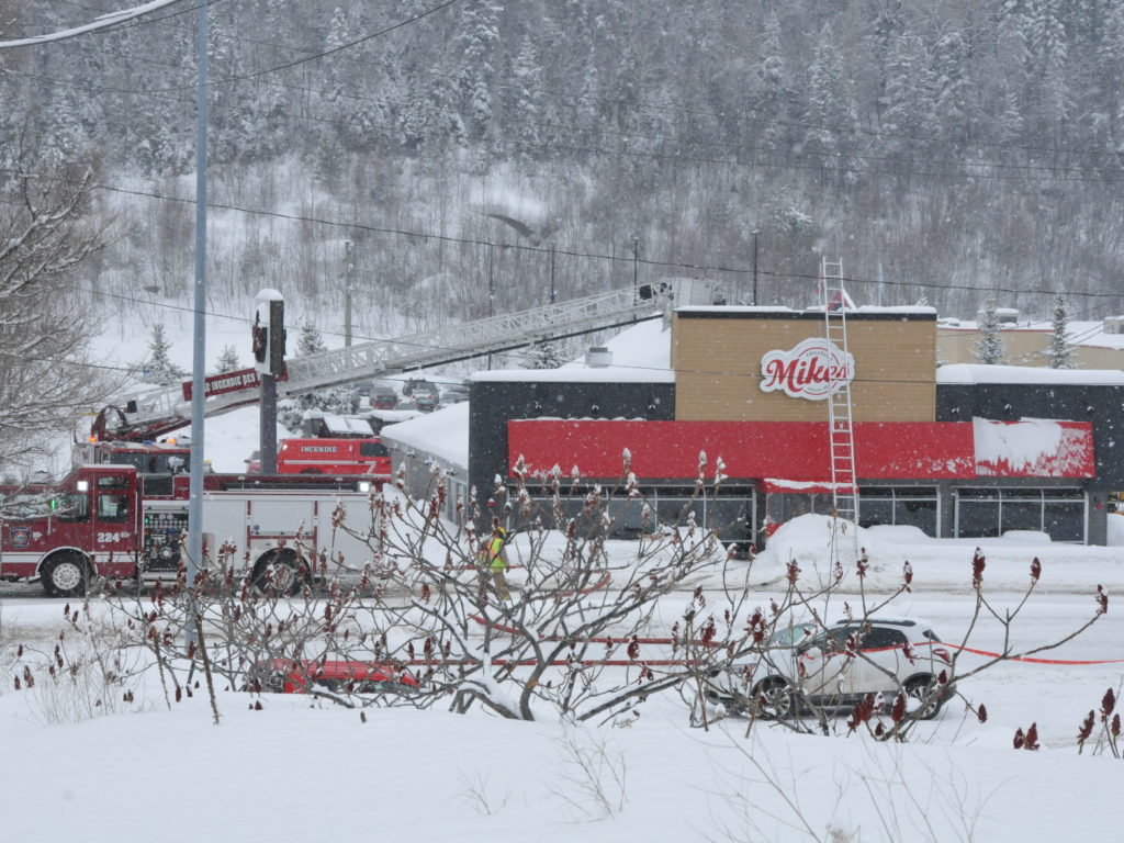 Incendie maîtrisé au Mikes à Sainte-Agathe