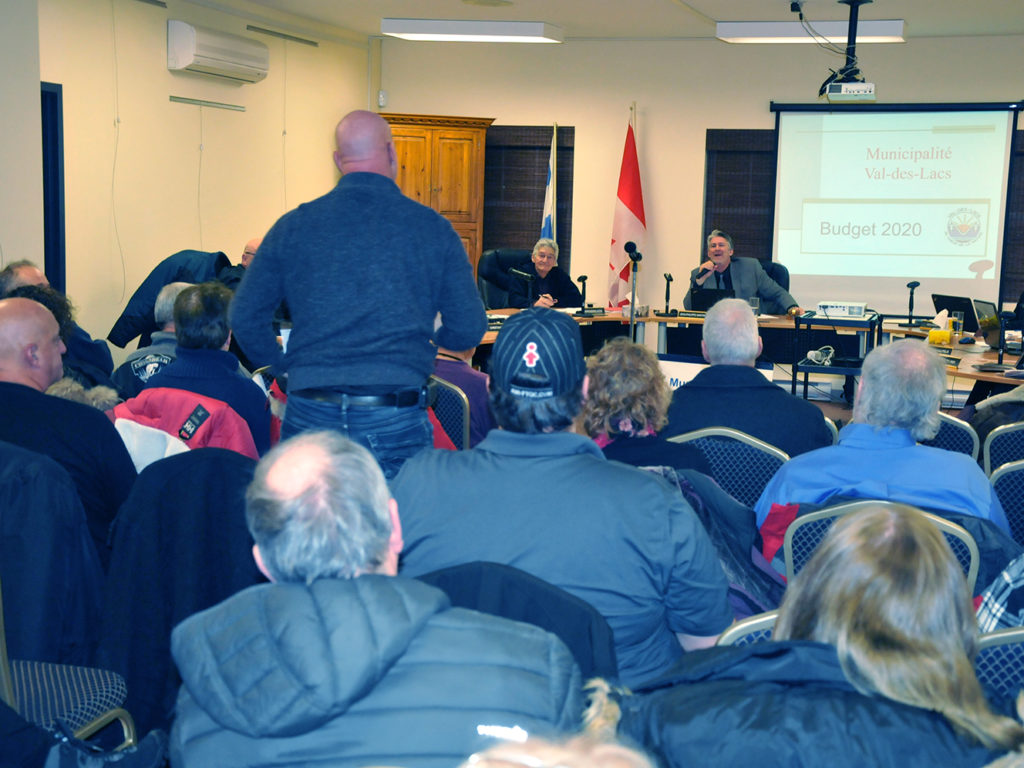 Val-des-Lacs adopte son budget dans la tourmente