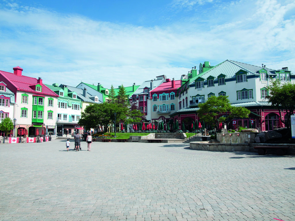 Une heure au village piétonnier du mont Tremblant