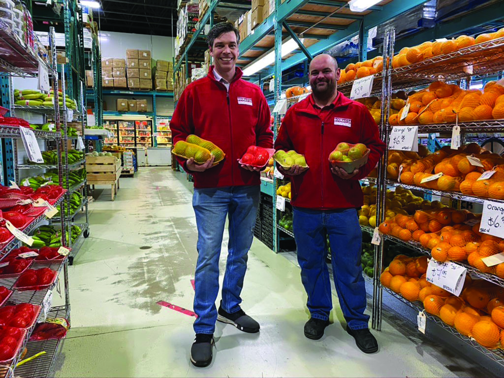 Marc Bourassa, président et Kenny Miller de Bourassa Alimentation à Sainte-Agathe. (Photo gracieuseté)