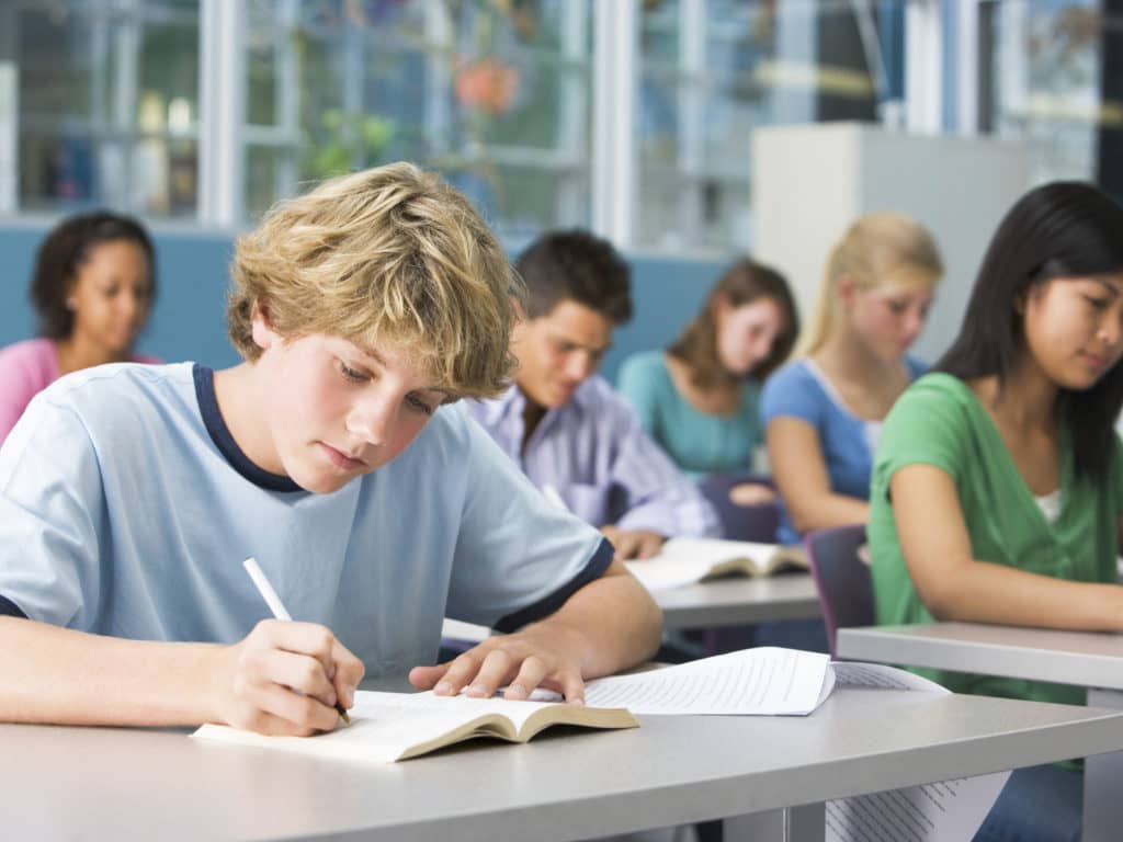 Jeunes de 12 à 17 ans : une vaccination à l’école ou dans les centres