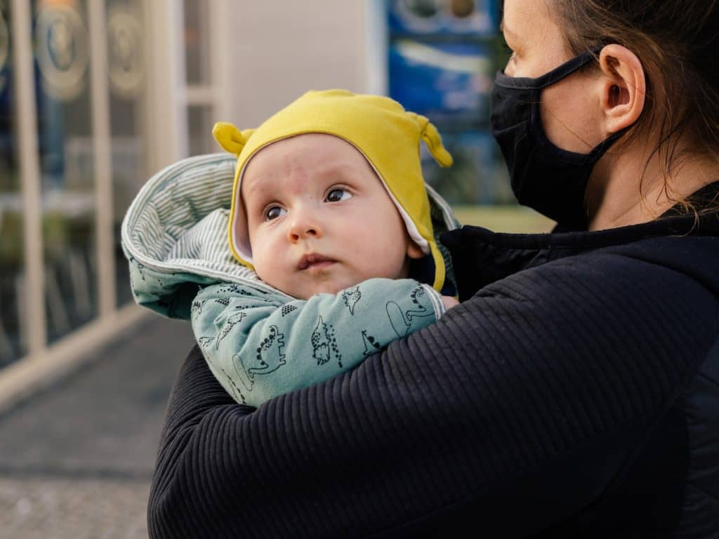 Sans places en garderie, les familles s’appauvrissent