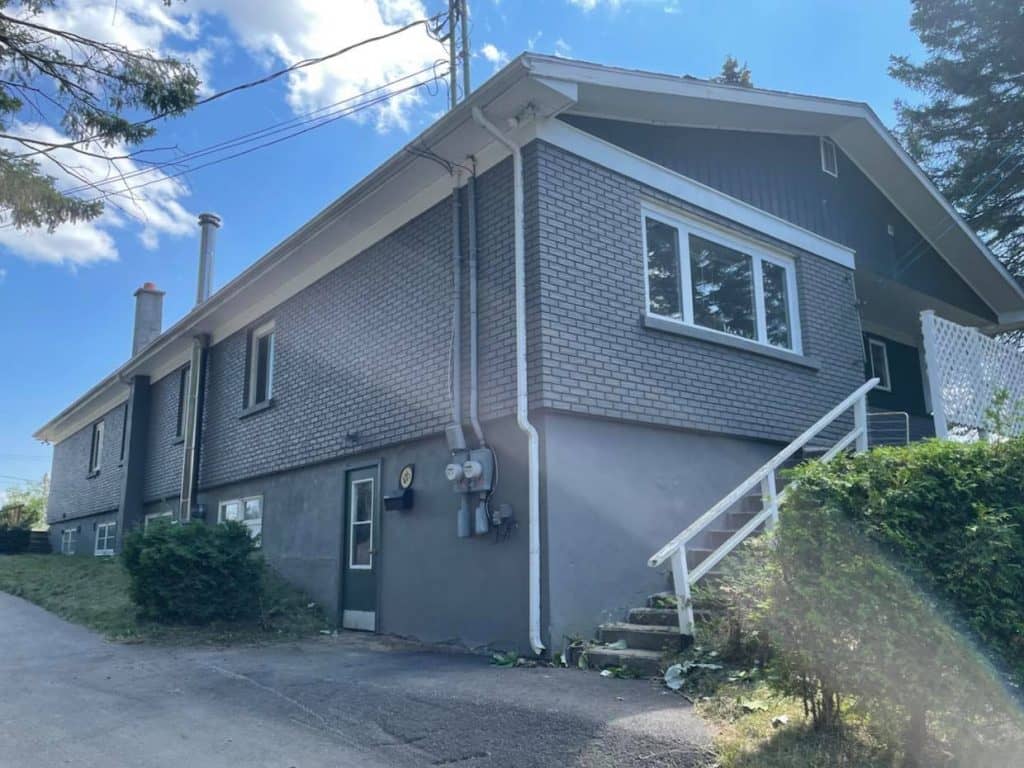 Une maison s’offre aux itinérants