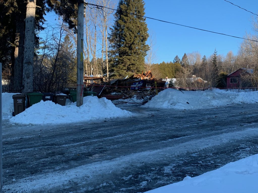 Un homme perd la vie dans un incendie