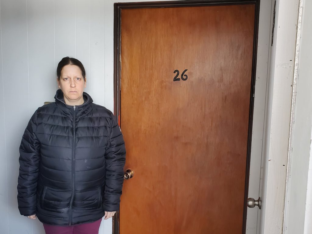 Enceinte, elle habite au motel depuis huit mois