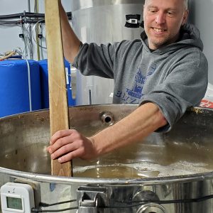 Patrick Laurin, copropriétaire de la microbrasserie. (Photo L’info du Nord - Alex Proteau)