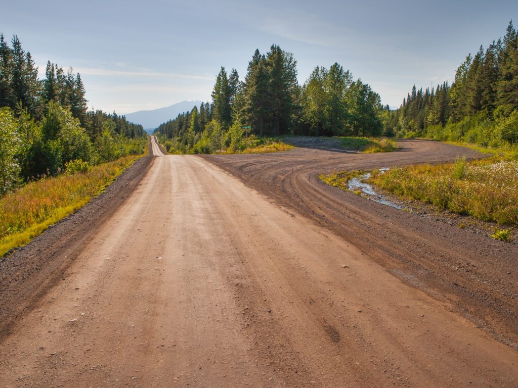 Il est important de bien planifier les activités en forêt ou aux abords des lacs et des cours d’eau, d’y circuler avec prudence et d’éviter tout déplacement pouvant compromettre votre sécurité, indique Québec. (Photo Unsplash)