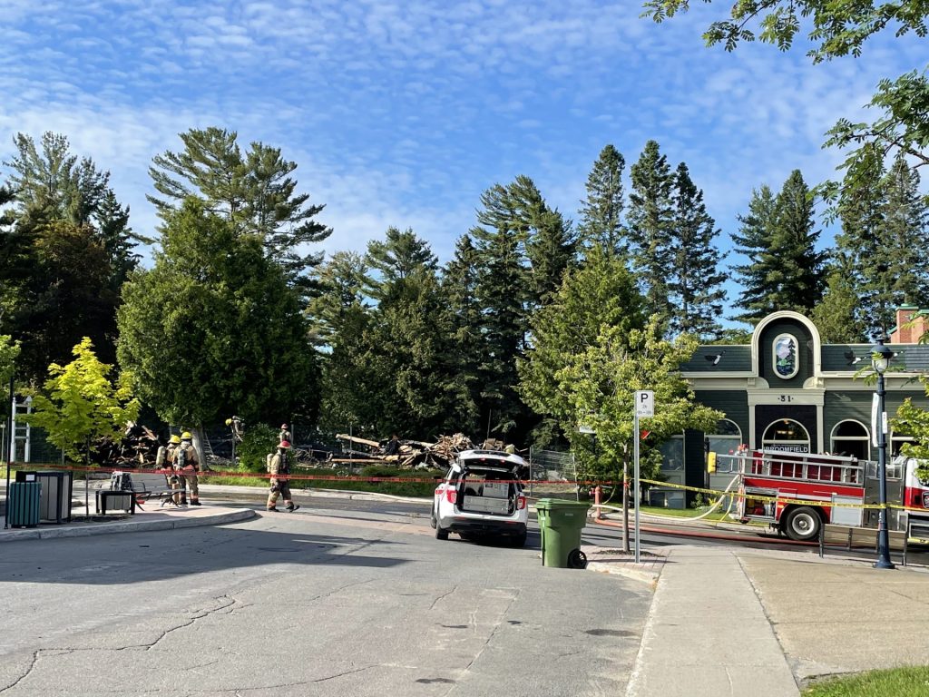 Incendie sur la rue Principale à Sainte-Agathe-des-Monts: voici ce que l’on sait sur l’incident
