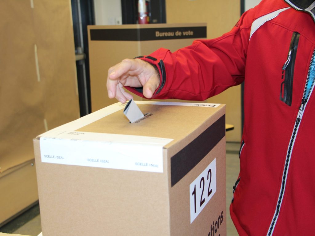 Élections dans Bertrand: 3 candidats qui ne font pas partie des principales formations