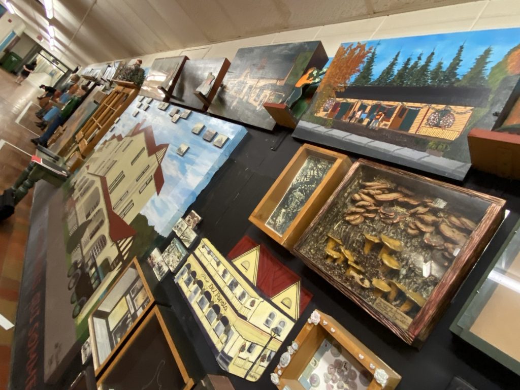 L’avenir de la murale Art-Histoire de la Polyvalente des Monts met en lumière son passé