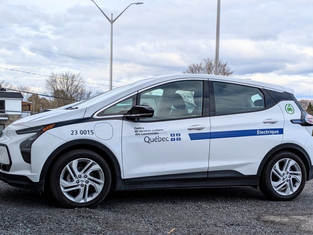 Le Centre de services scolaire des Laurentides se dote de voitures électriques