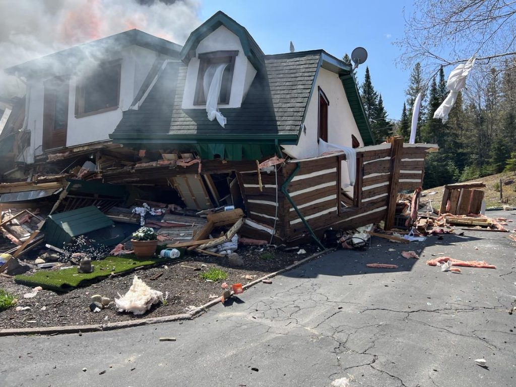 Une explosion cause un incendie à Saint-Adolphe-d’Howard