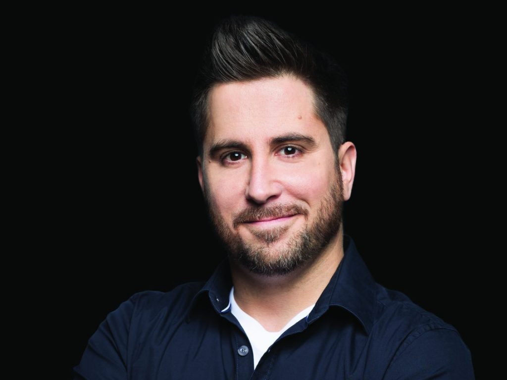 Billy Tellier promet du gag au pied carré