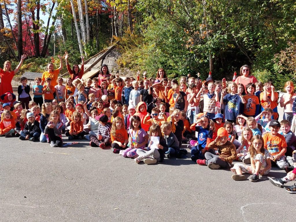 Des chandails orange pour se souvenir que chaque enfant compte