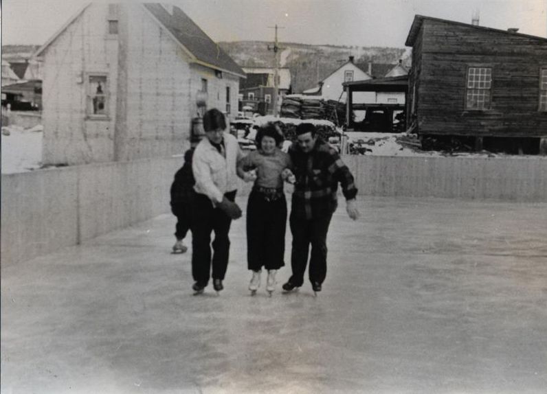 des enfants en patins