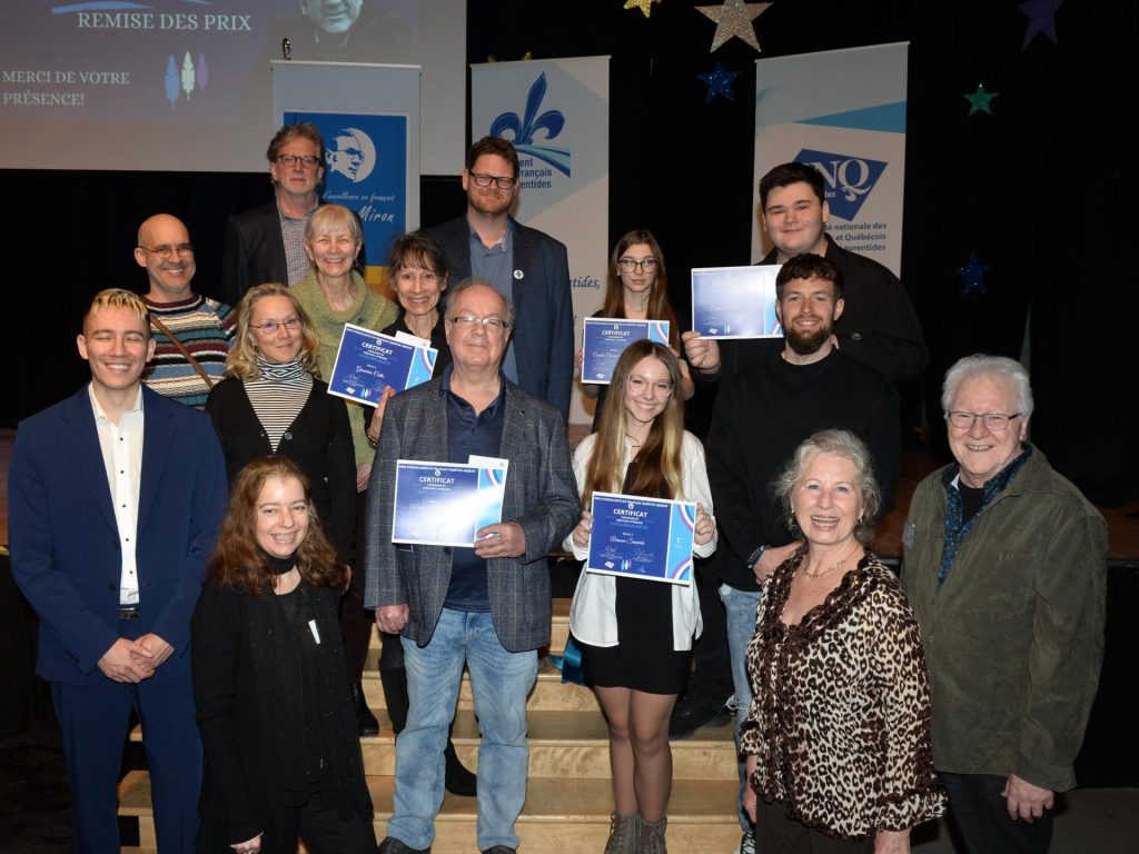Parmi les 180 textes soumis, 12 auteurs ont vu leur talent souligné dont 3 provenait de notre région soient Valérie Berthet Boyer de Sainte-Agathe-des-Monts (absente de la photo) , Frédéric Labrie de Nominingue et Coralie Charest-Johnson de Montcalm.
Photo André Bernier
