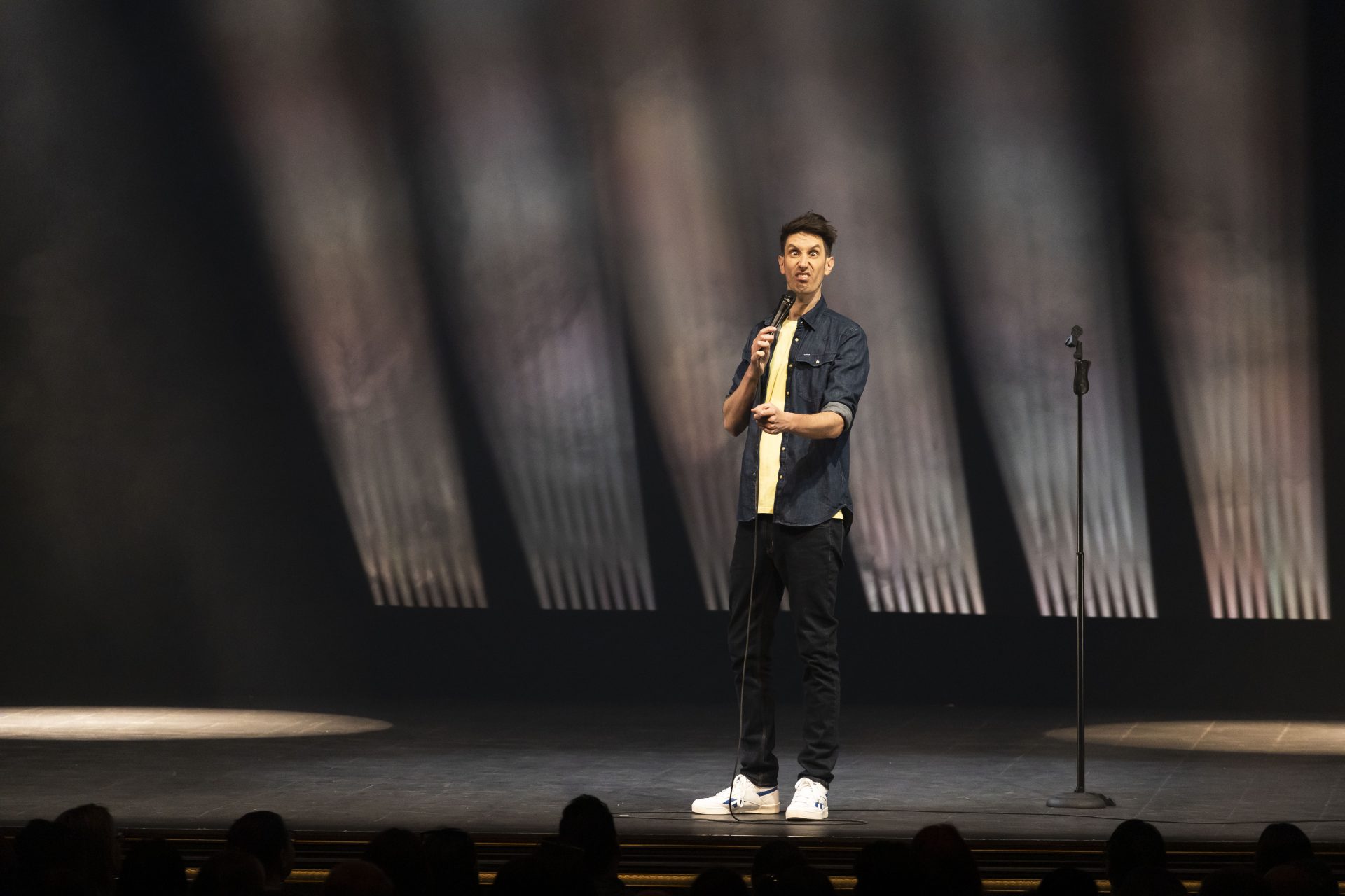 Jérémy demay en spectacle sur scène