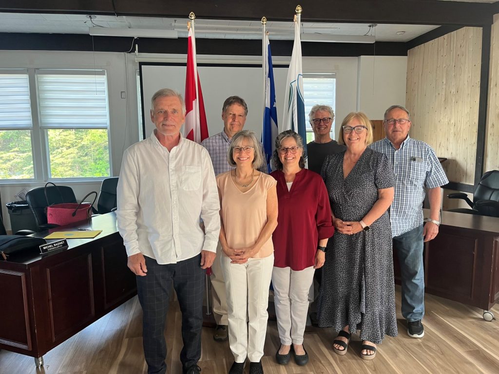 Le nouveau conseiller Albert Girard assermenté à Val-Morin