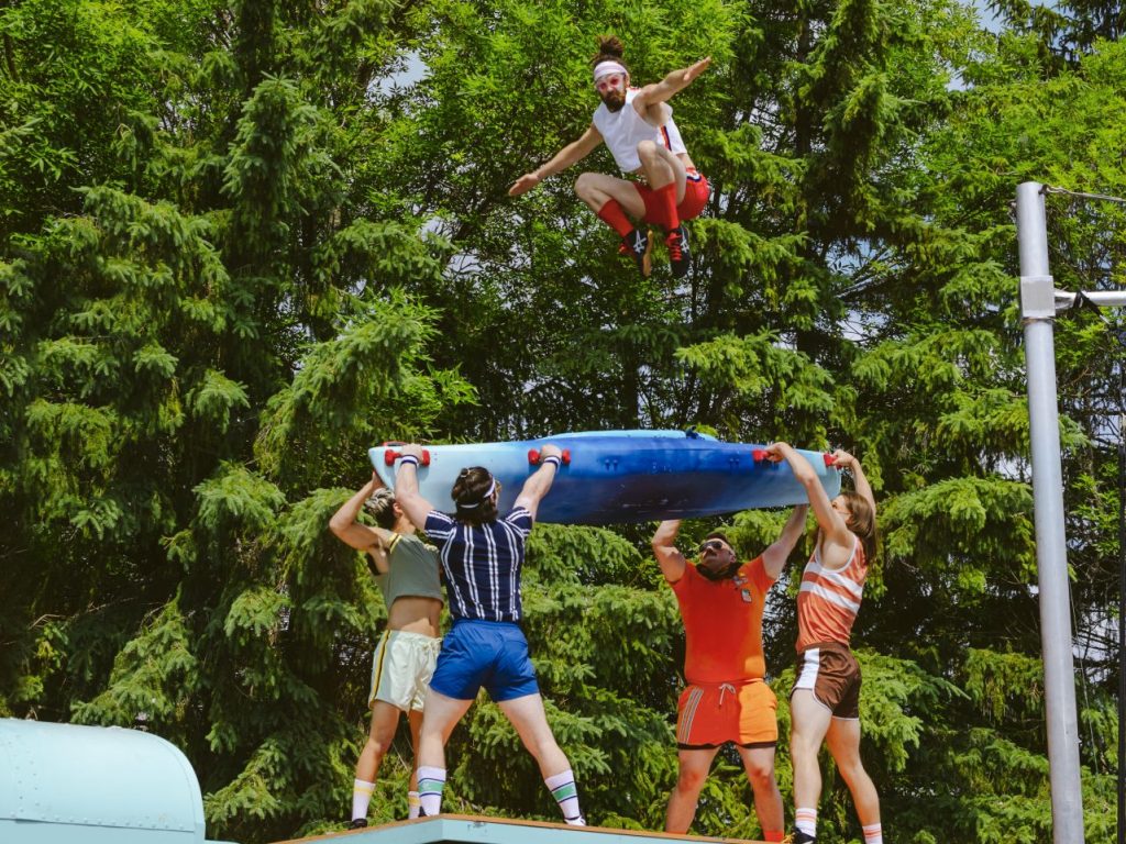 Un festival de cirque audacieux à Val-David : traversée en funambule au-dessus de la rivière du Nord
