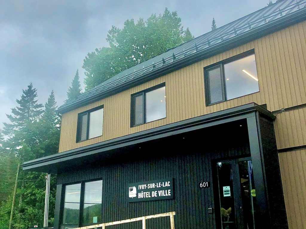 L’hôtel de ville à Ivry-sur-le-Lac maintenant inauguré
