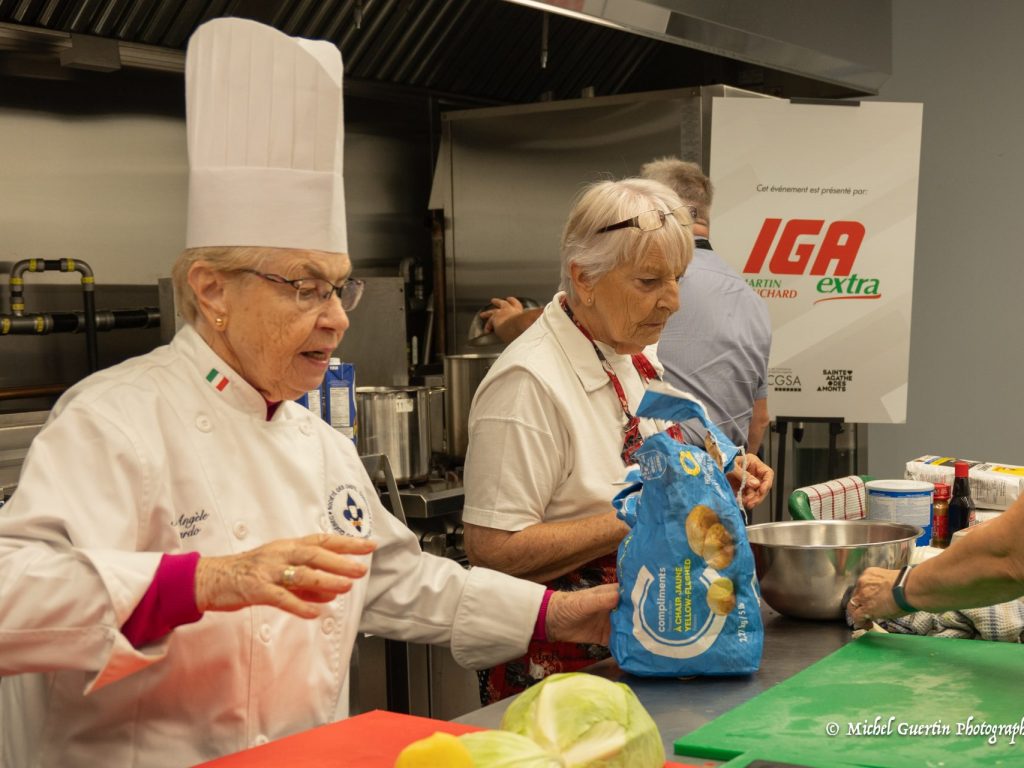 Un atelier de cuisine intergénérationnel avec Sœur Angèle