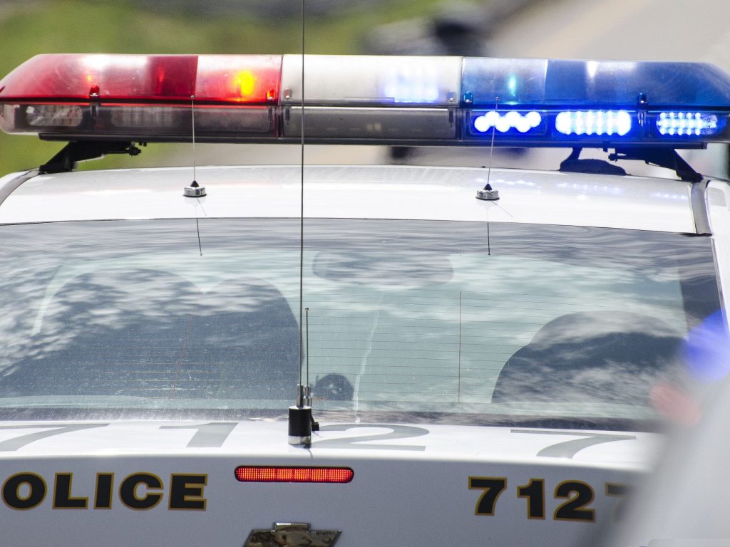 Une conductrice imprudente effectue une manœuvre dangereuse