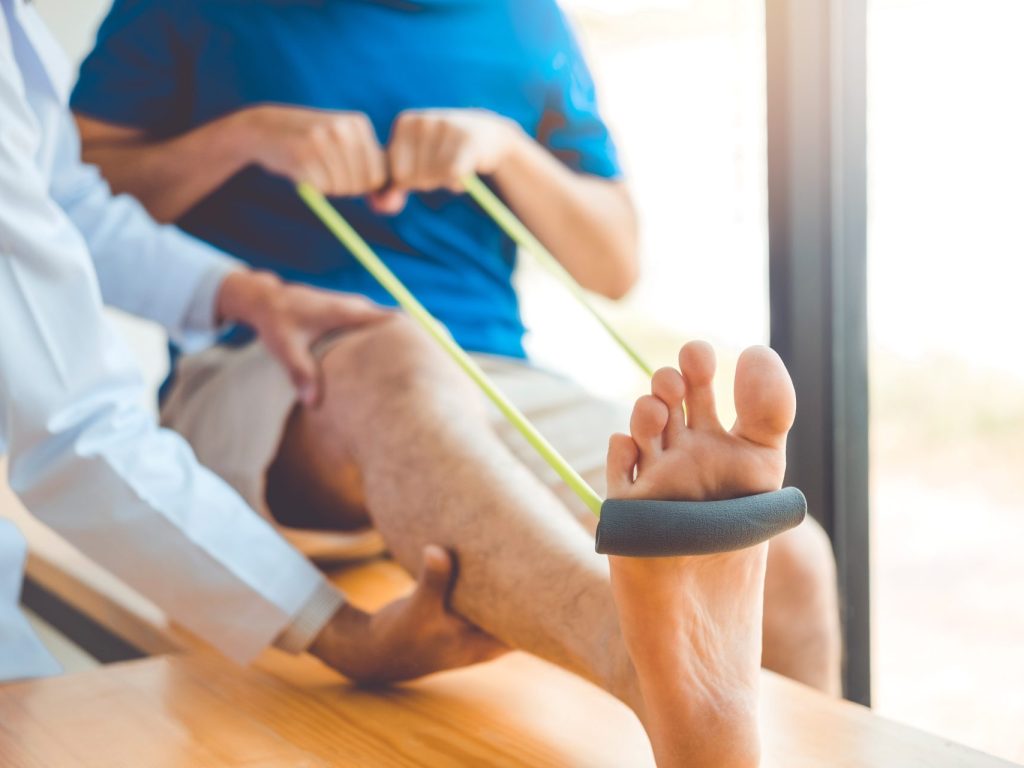 Les technologues en physiothérapie sont importants pour réhabilitation des blessés - Photo Adove Stock
