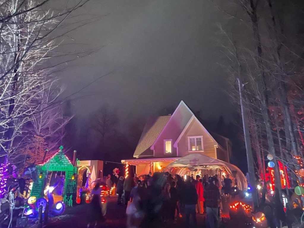 Halloween à Mont-Catherine : une célébration à grand déploiement malgré la maladie