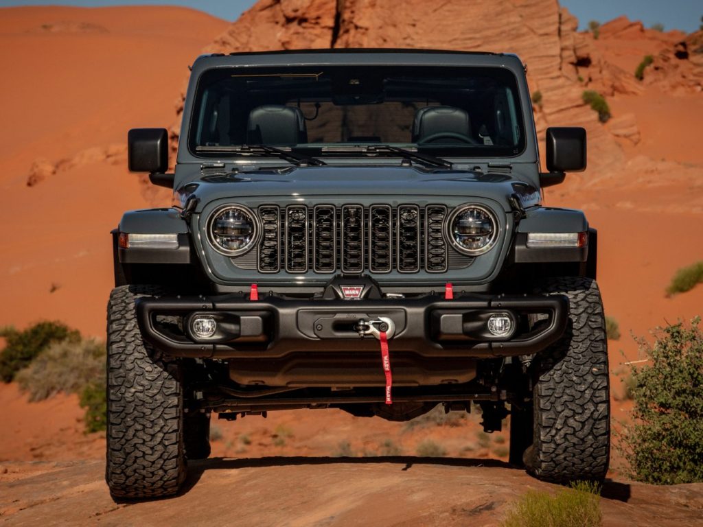 Le Jeep Wrangler 2025 à moteur V6 est à nouveau offert avec une boîte automatique