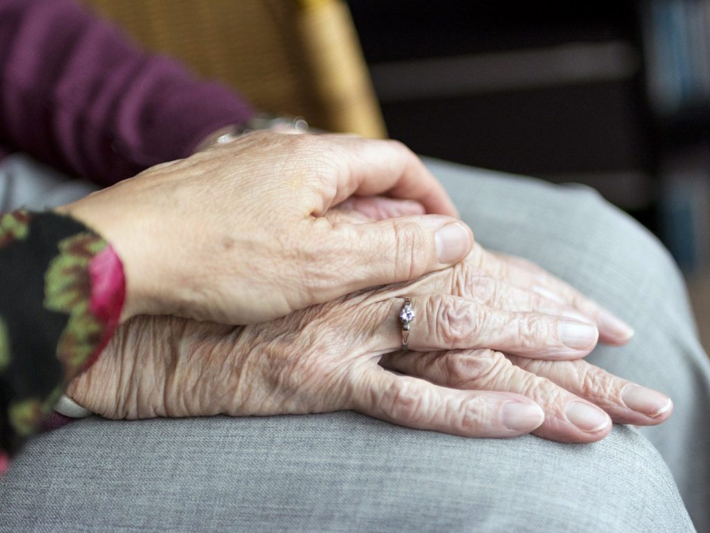 Maladie d’Alzheimer : groupes de soutien pour les proches aidants