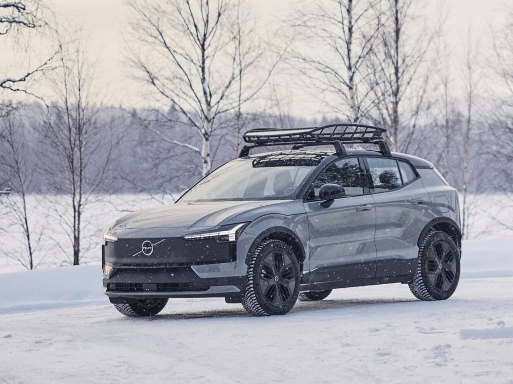 Volvo présente l’EX30 Cross Country à titre de petit VUS aventurier électrique