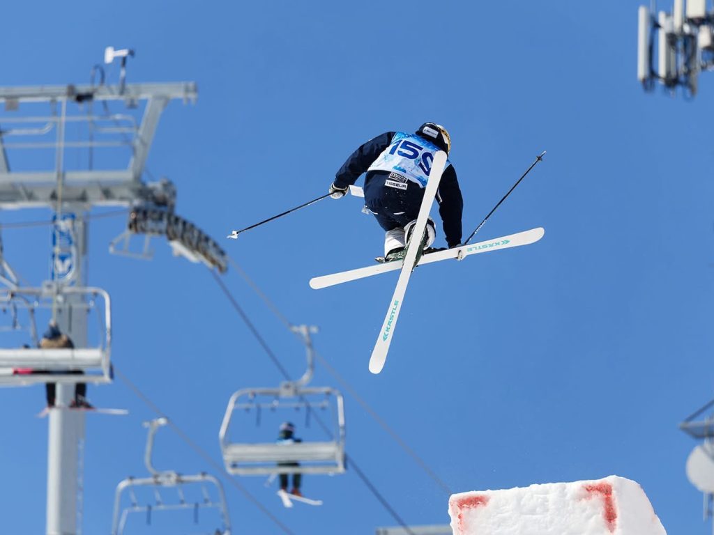 Compétition régionale de bosses à Belle-Neige : le soleil au rendez-vous