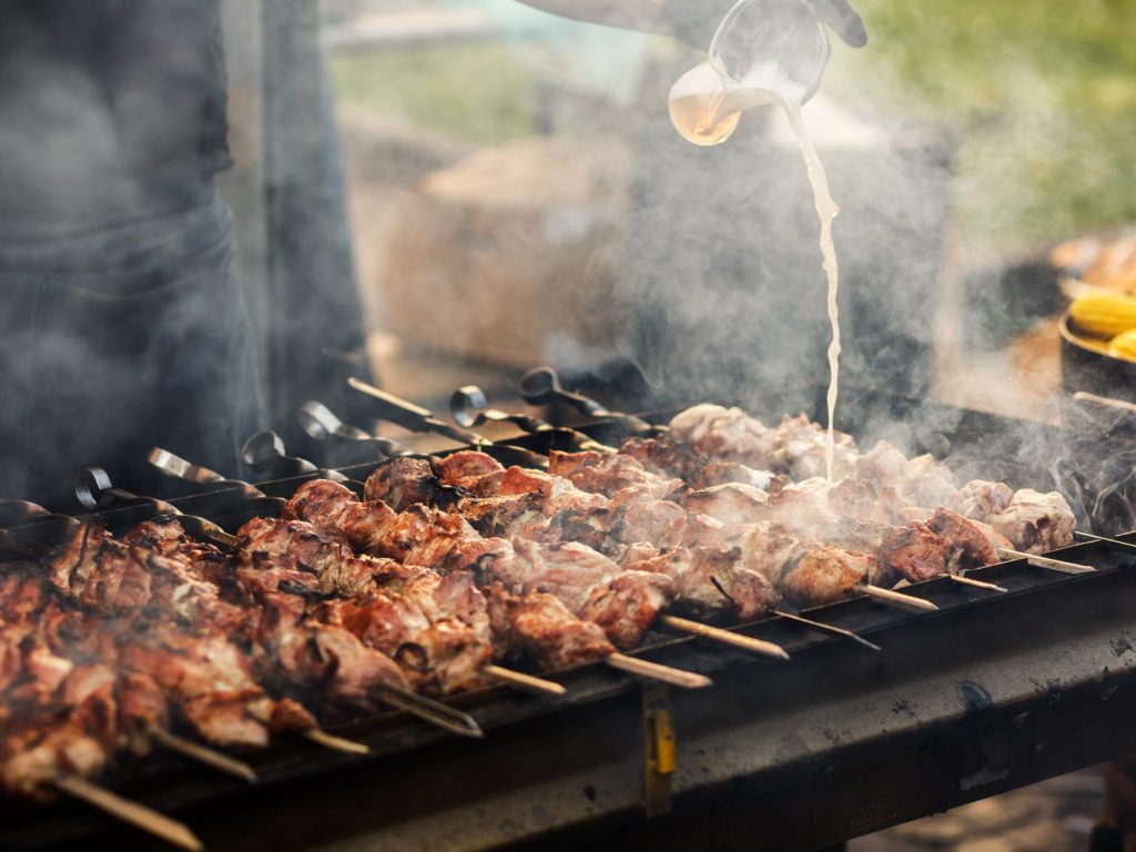 Charbon, électrique, gaz… quel barbecue choisir cet été ?  