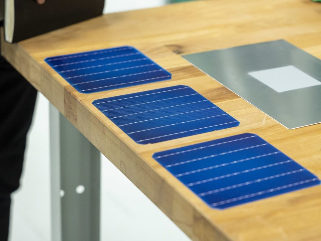 Parcourir 12 000 km par an grâce à la recharge solaire?